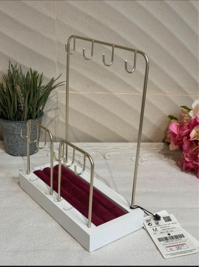 Joyero expositor de Stradivarius