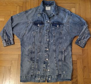 Chaqueta vaquera larga, talla M de Zara 