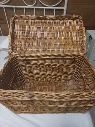 Baúl de mimbre, muy bonito