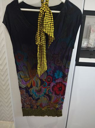 Camisola ,vestido de Custo Barceló