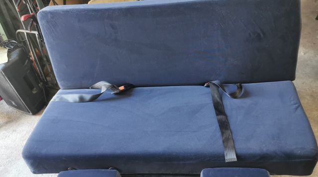 asientos cama furgo con cinturones de seguridad