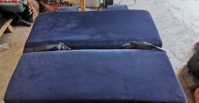 asientos cama furgo con cinturones de seguridad