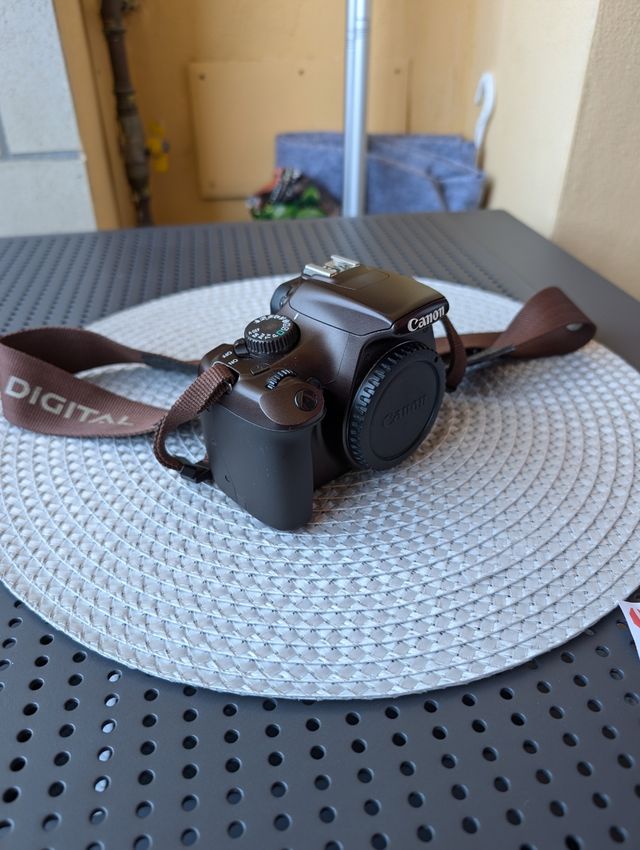 Kit Canon 1100D marrone + 10-18 mm