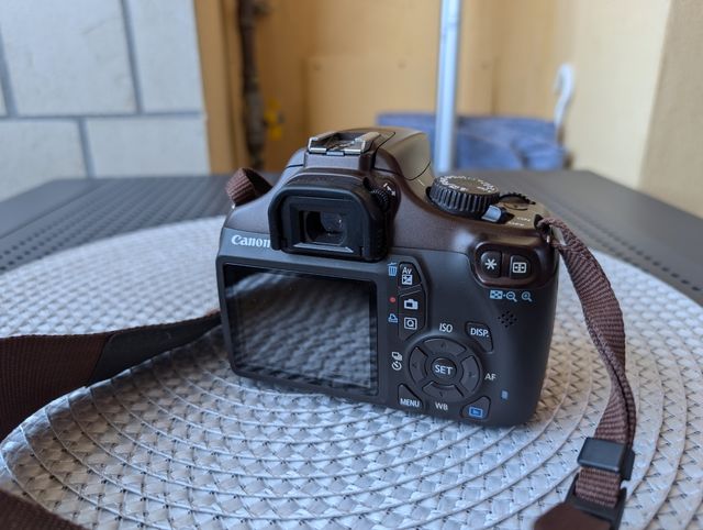 Kit Canon 1100D marrone + 10-18 mm