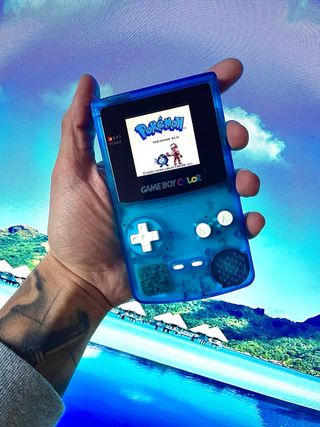 Game Boy Color Blu con schermo IPS e scatola
