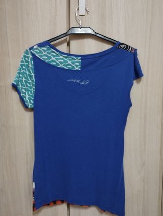 Camiseta estampada y animada de desigual