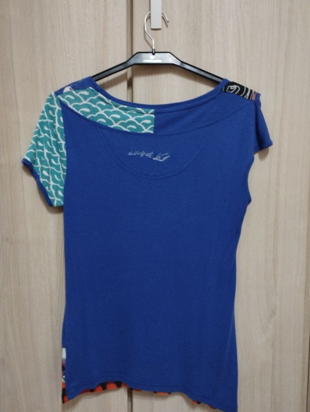 Camiseta estampada y animada de desigual