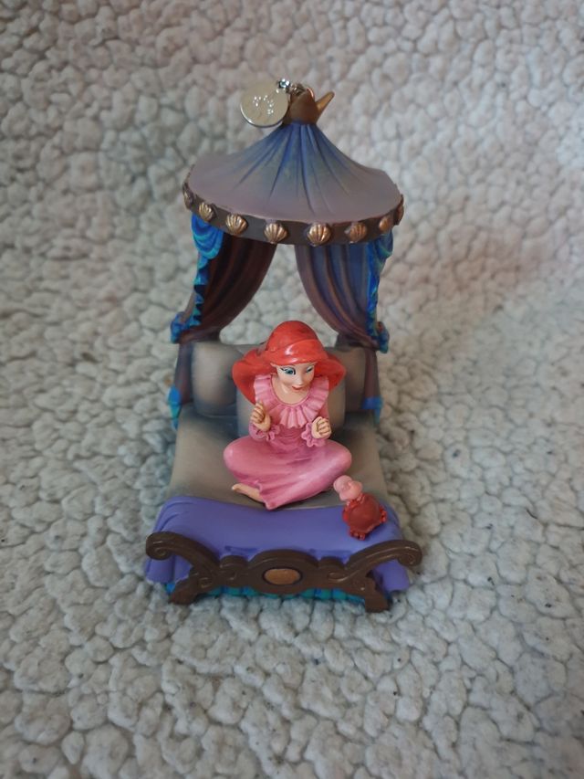 Adorno Ariel en la cama