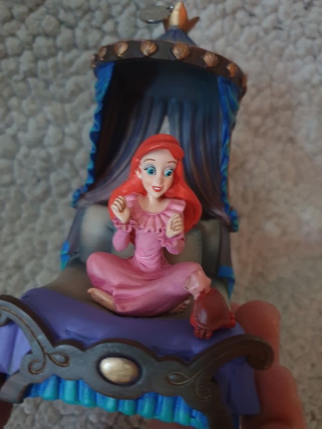 Adorno Ariel en la cama