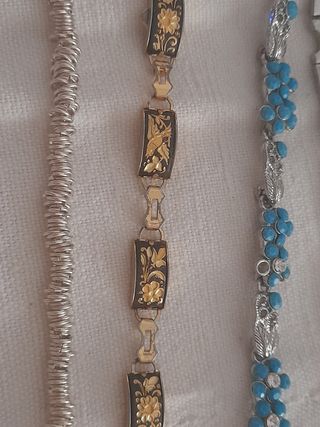 Varie braccialetti ...10 euro