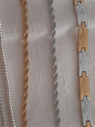 Varie braccialetti ...10 euro