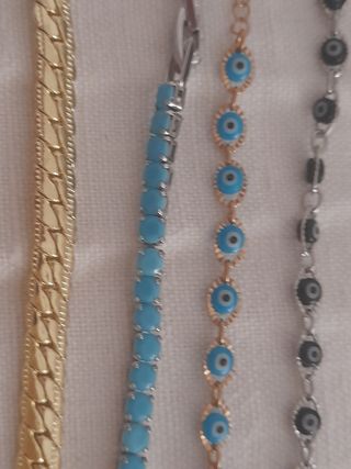 Varie braccialetti ...10 euro
