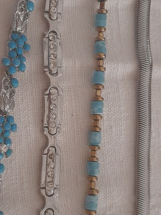 Varie braccialetti ...10 euro
