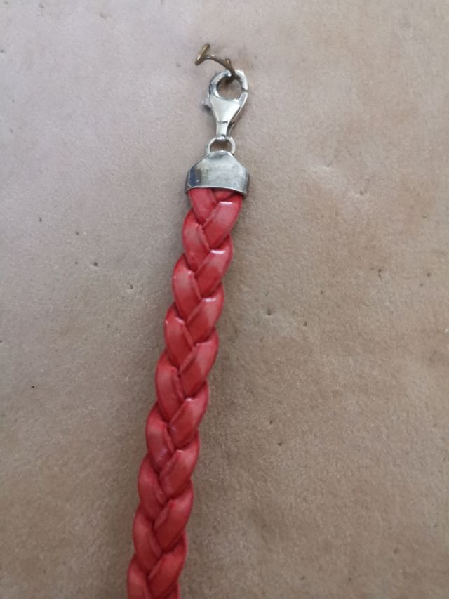 PULSERA DE CUERO ROJO