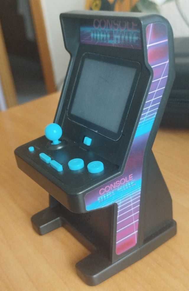 Pequeña consola recreativa vintage (+100 juegos)