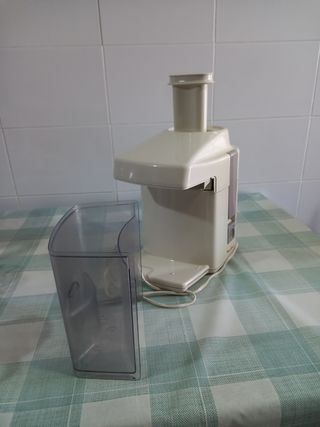Licuadora en muy  buen estado. 