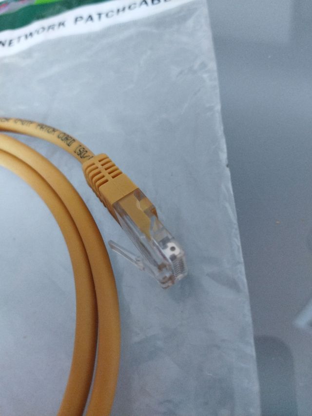 Cavo patch giallo ethernet