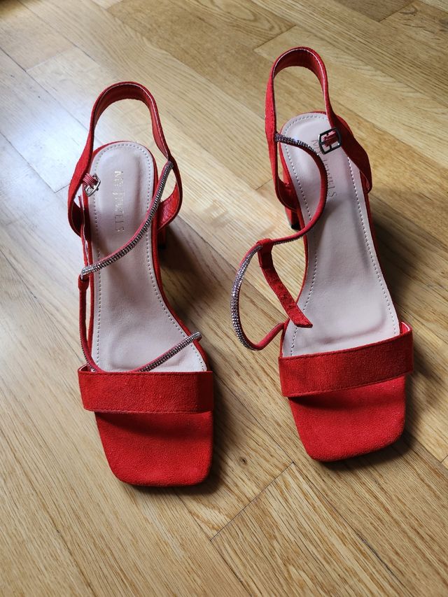 Sandalo rosso mai usato n. 41