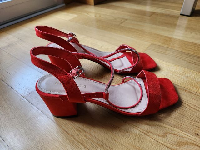 Sandalo rosso mai usato n. 41