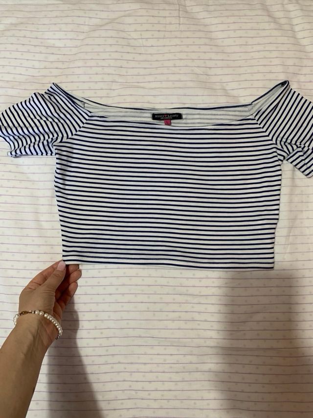 Maglia crop a righe blu e bianca