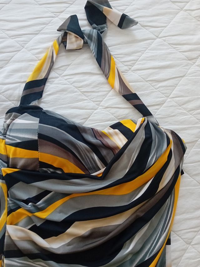 Vestitino elasticizzato in figura