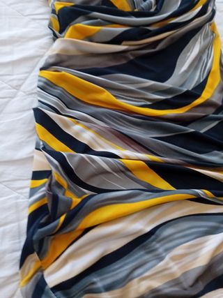 Vestitino elasticizzato in figura