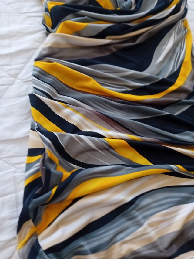 Vestitino elasticizzato in figura