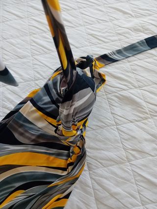 Vestitino elasticizzato in figura