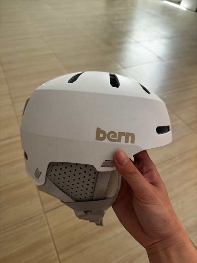 Casco Bern mujer