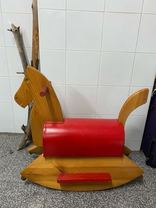 Caballito balancín de madera