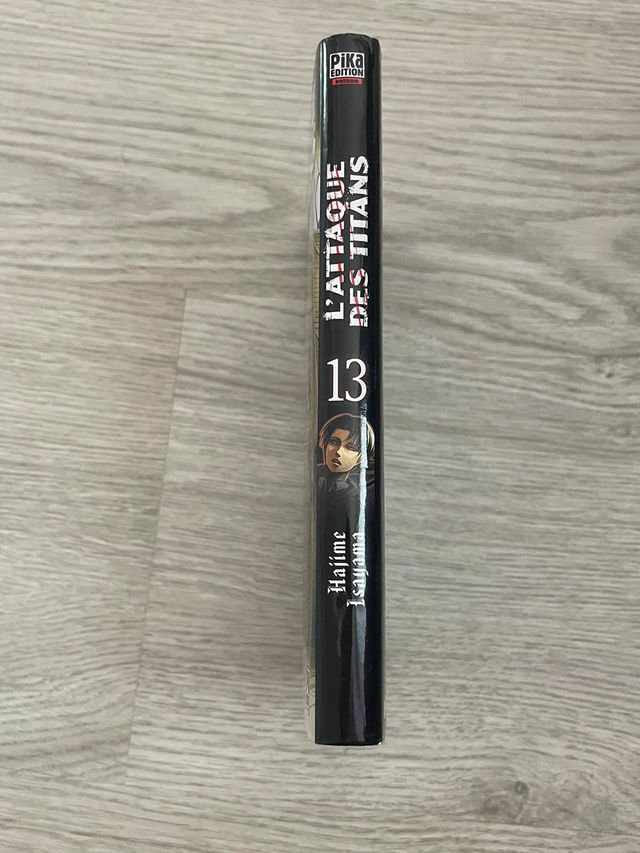 Manga en francés de ATAQUE A LOS TITANES