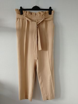 Pantalón con lazo beige Zara