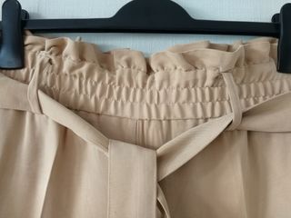 Pantalón con lazo beige Zara