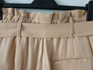 Pantalón con lazo beige Zara