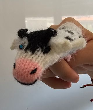 Marioneta de dedo - VACA.  Artesanal Peruana