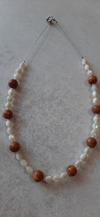Gargantilla  de nácar y bolas ceramicas