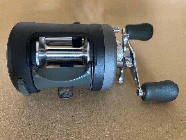 Carrete de pesca de casting Okuma 