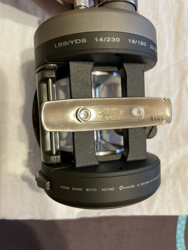 Carrete de pesca de casting Okuma 