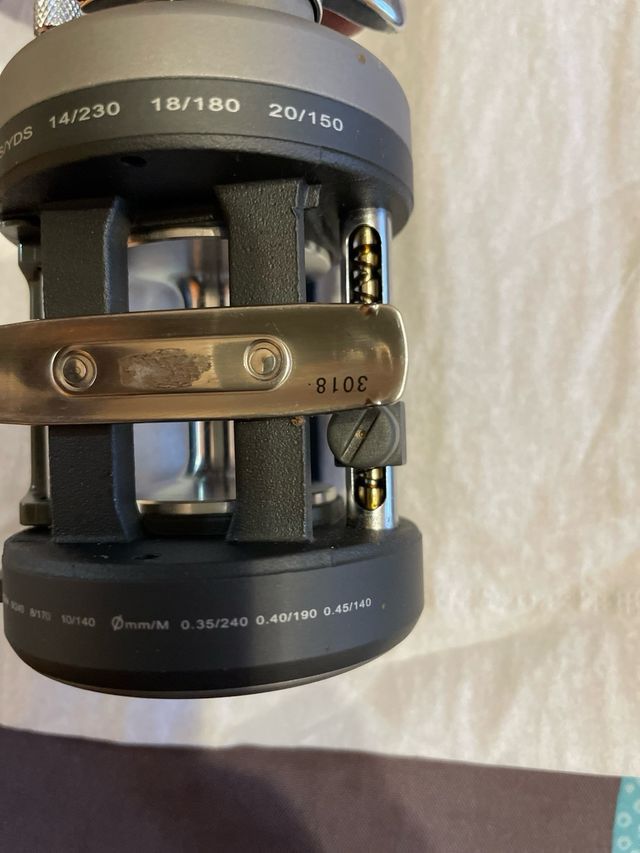 Carrete de pesca de casting Okuma 