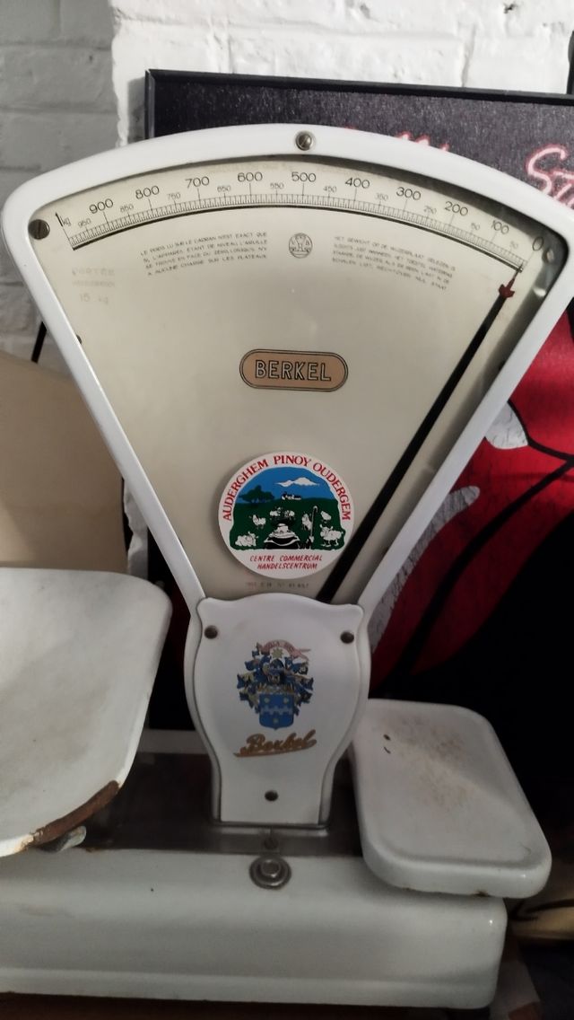 Antigua báscula Berkel ultramarinos