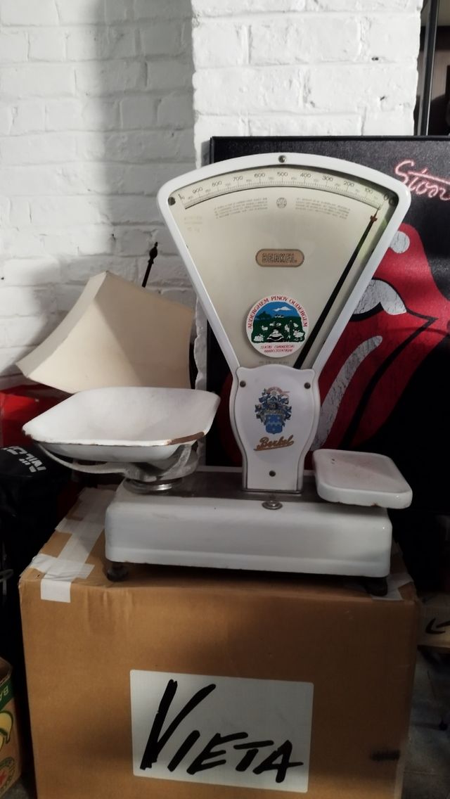 Antigua báscula Berkel ultramarinos