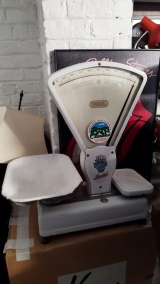 Antigua báscula Berkel ultramarinos