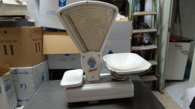 Antigua báscula Berkel ultramarinos