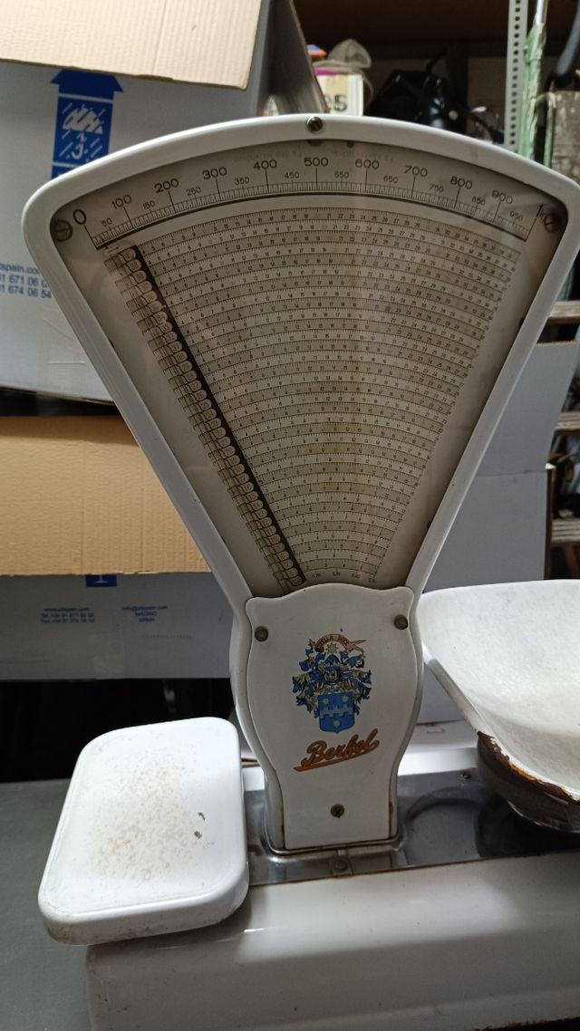 Antigua báscula Berkel ultramarinos