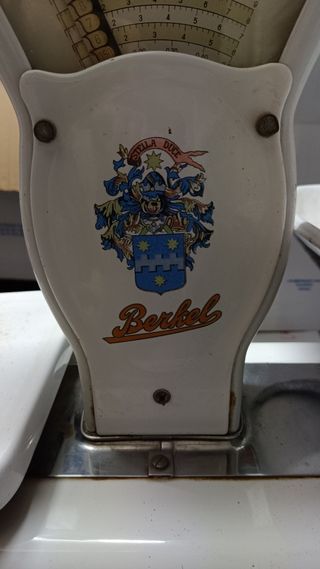 Antigua báscula Berkel ultramarinos
