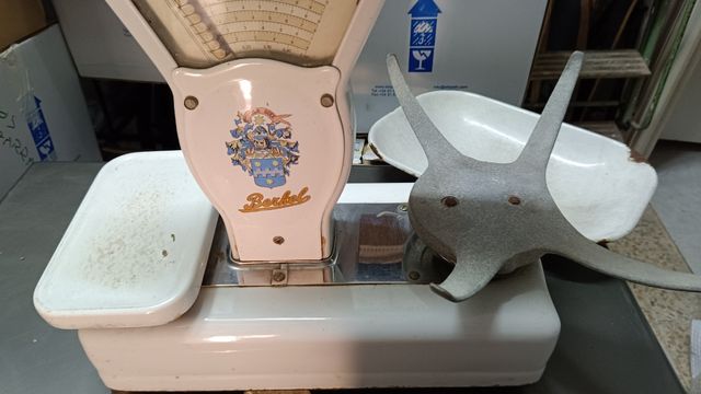 Antigua báscula Berkel ultramarinos