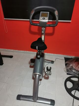 Máquinas de gimnasio variadas