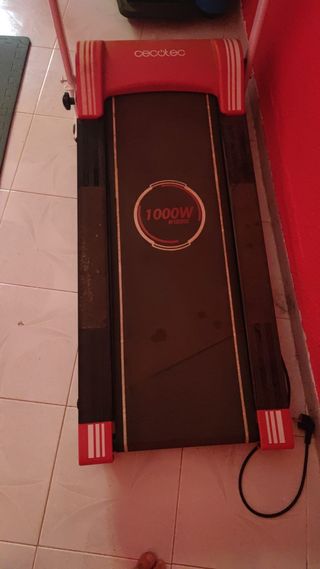 Máquinas de gimnasio variadas