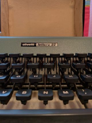 Máquina de escribir olivetti lettera 32