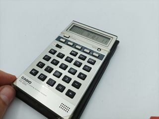 Calculadora vintage Casio AQ-2200